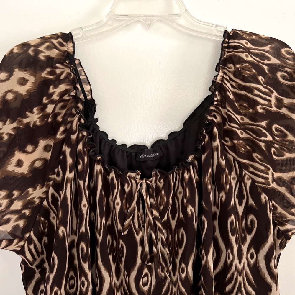 Tan/Brown top. 1/4 sleeve Gathered neck & bottom.Soft liner,Well made & spotless